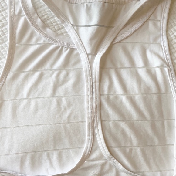 Athleta NWOT White Mesh Stripe Chi Tank 🤍 - Picture 6 of 6